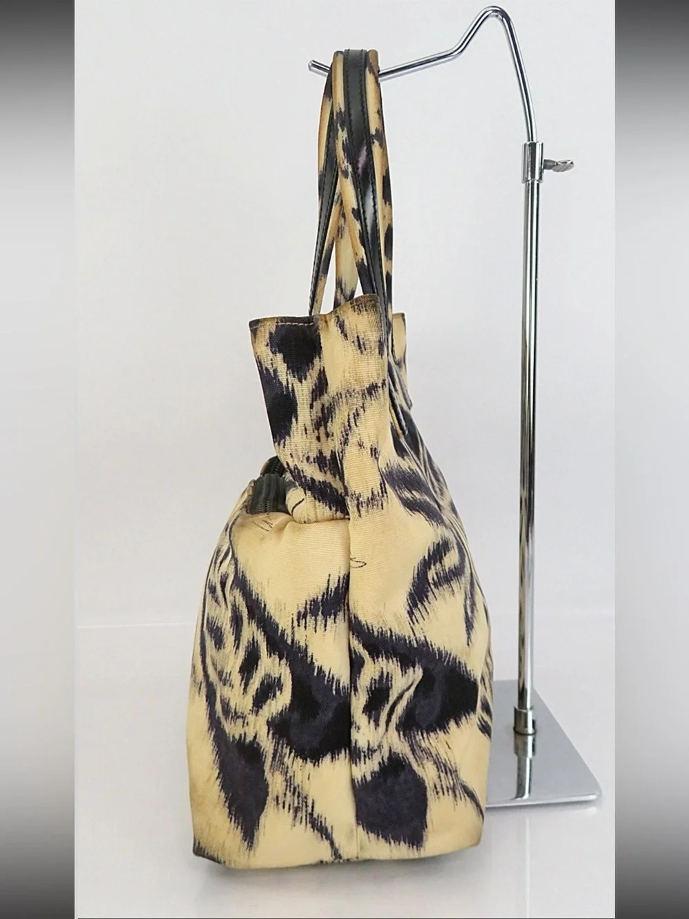 Gucci distinctive patterned